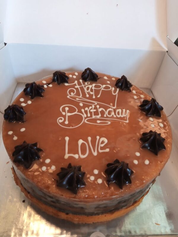 1KG SALTED CARAMEL CAKE