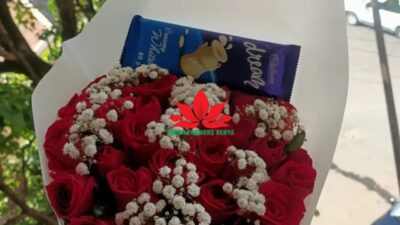 Red roses bouquet and chocolate