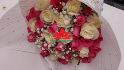 White and pink roses bouquet
