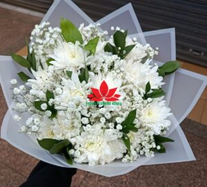 Clean lines, fresh petals